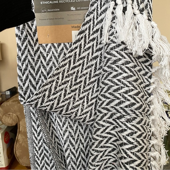 Dark Grey and White Cotton Chevron Throw - Picture 7 of 9